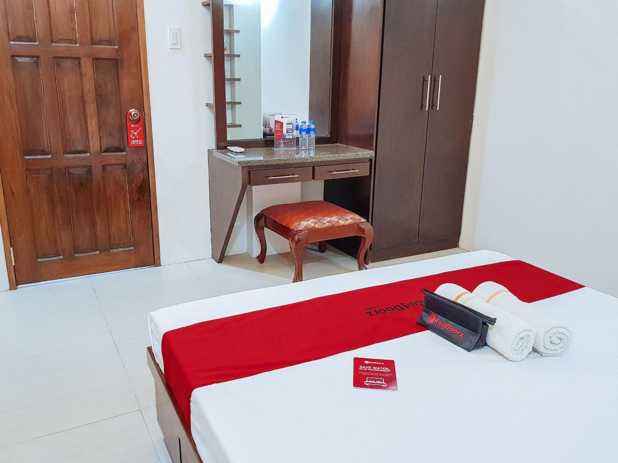 Reddoorz @ Caimito Drive Dampas