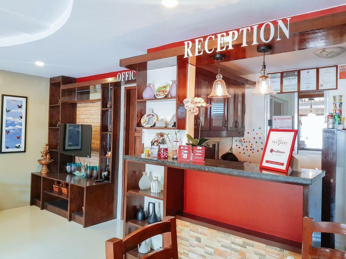 Reddoorz @ Caimito Drive Dampas Hotel