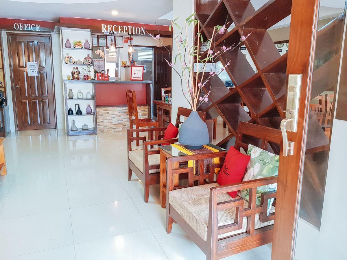 Reddoorz @ Caimito Drive Dampas Hotel 3*